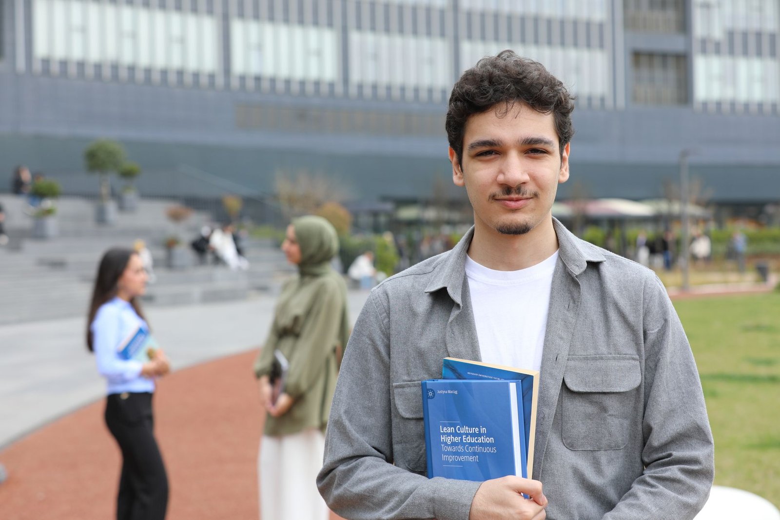 How to Apply for Scholarships Abroad 2026